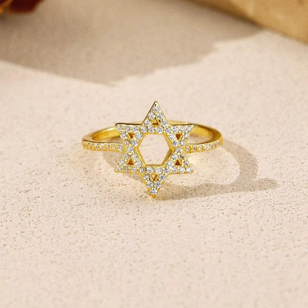 Star Zircon Engagement Ring | 18K Gold